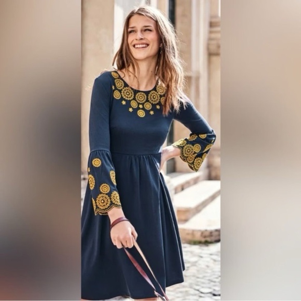 Boden Emilia Embroidered Midi Dress Sz US 2 Navy Blue Floral Excellent Spring